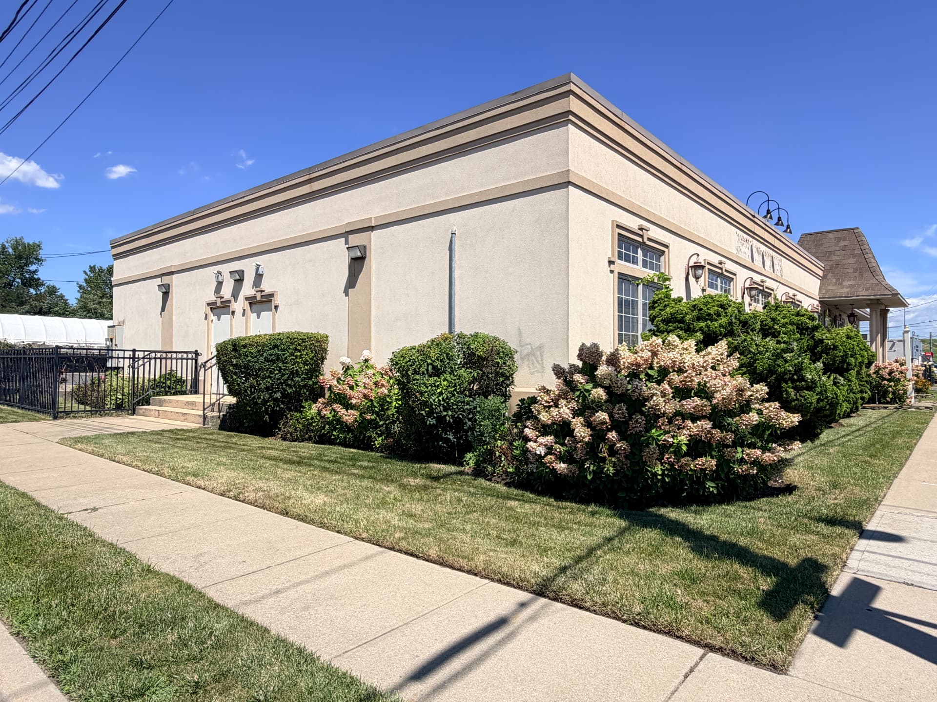 Street corner — Long Beach Road frontage